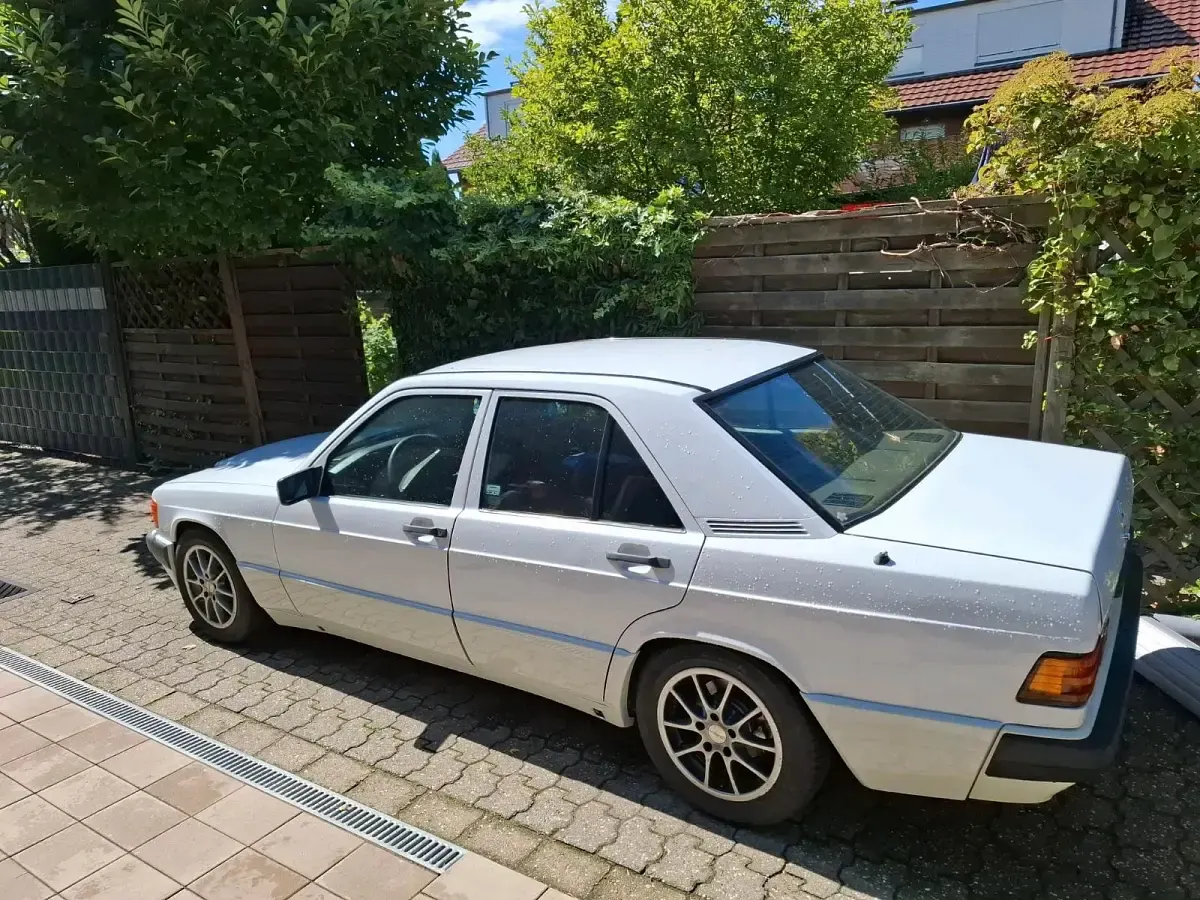 Gebraucht Mercedes 190 120 PS (88 kW) 1989 Weiß Limousine