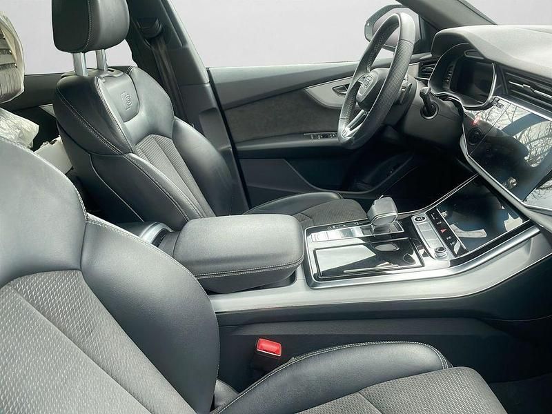 Gebraucht Audi Q8 S-Line 286 PS (210 kW) 2022 Mythosschwarz metallic (metallic) SUV