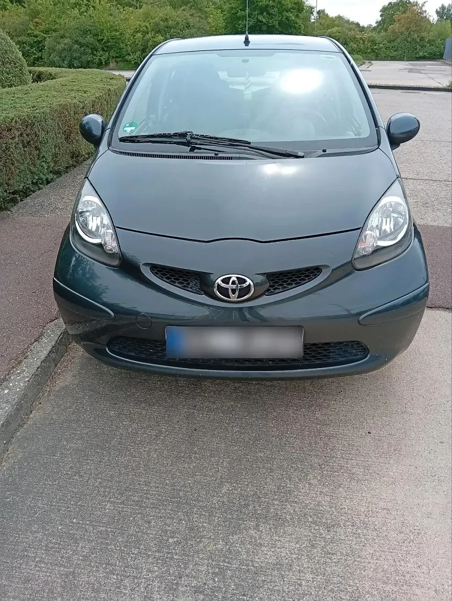 Gebraucht Toyota Aygo 70 PS (51 kW) 2009 Schwarz Kleinwagen