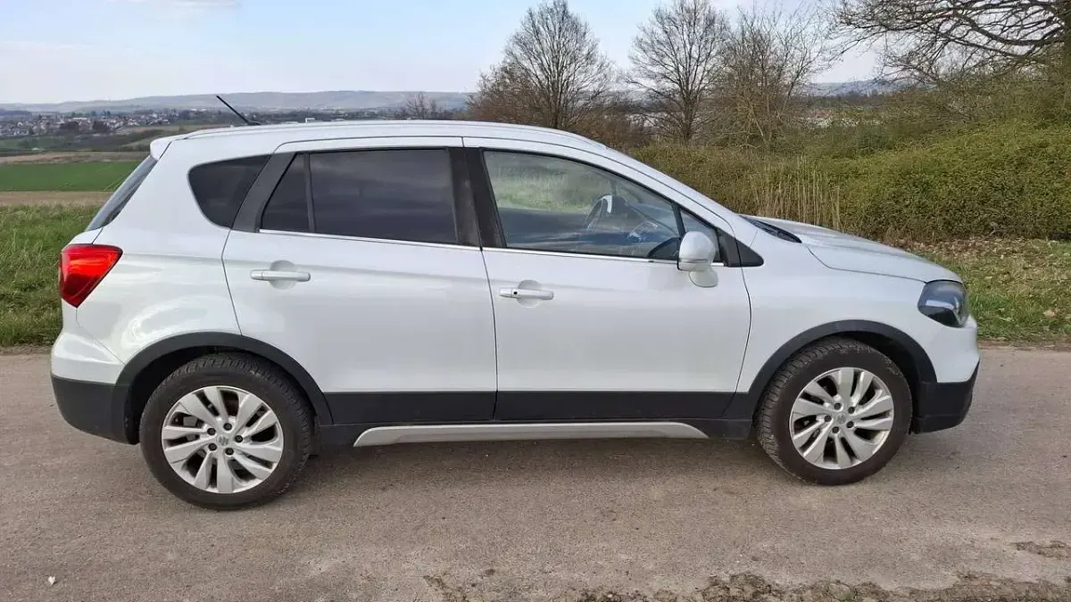 Gebraucht Suzuki SX4 Comfort 111 PS (81 kW) 2016 Weiß Limousine