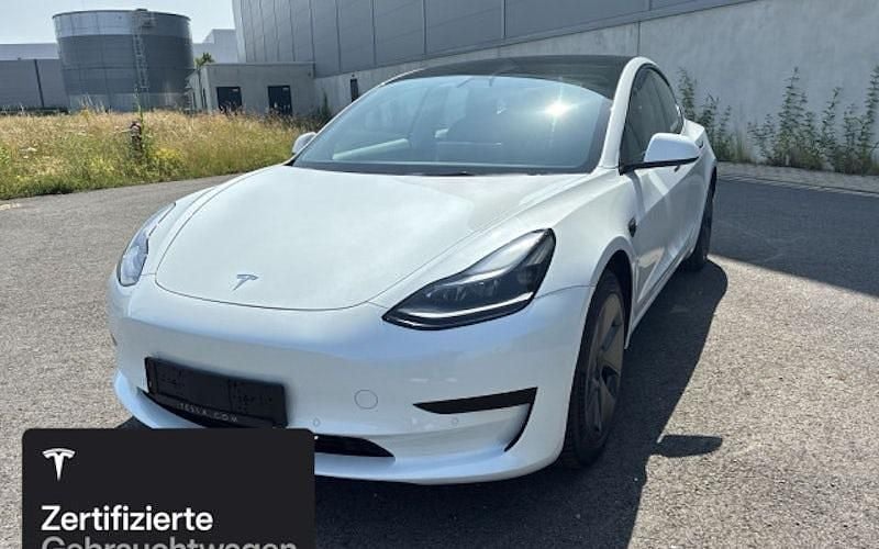 Weiß Gebraucht 2021 Tesla Model 3 Limousine | 25.600 € (Fairer Preis) - Bild 1/4
