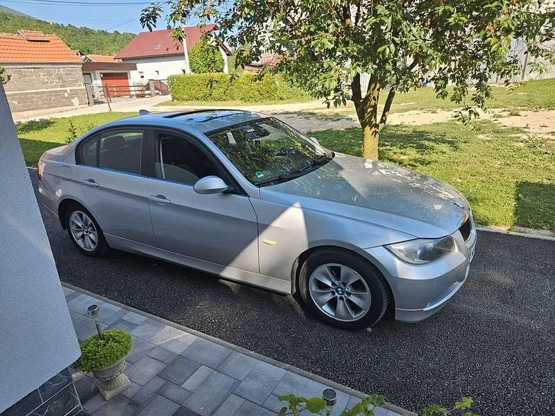 Gebraucht BMW 318 143 PS (105 kW) 2008 Silber Limousine