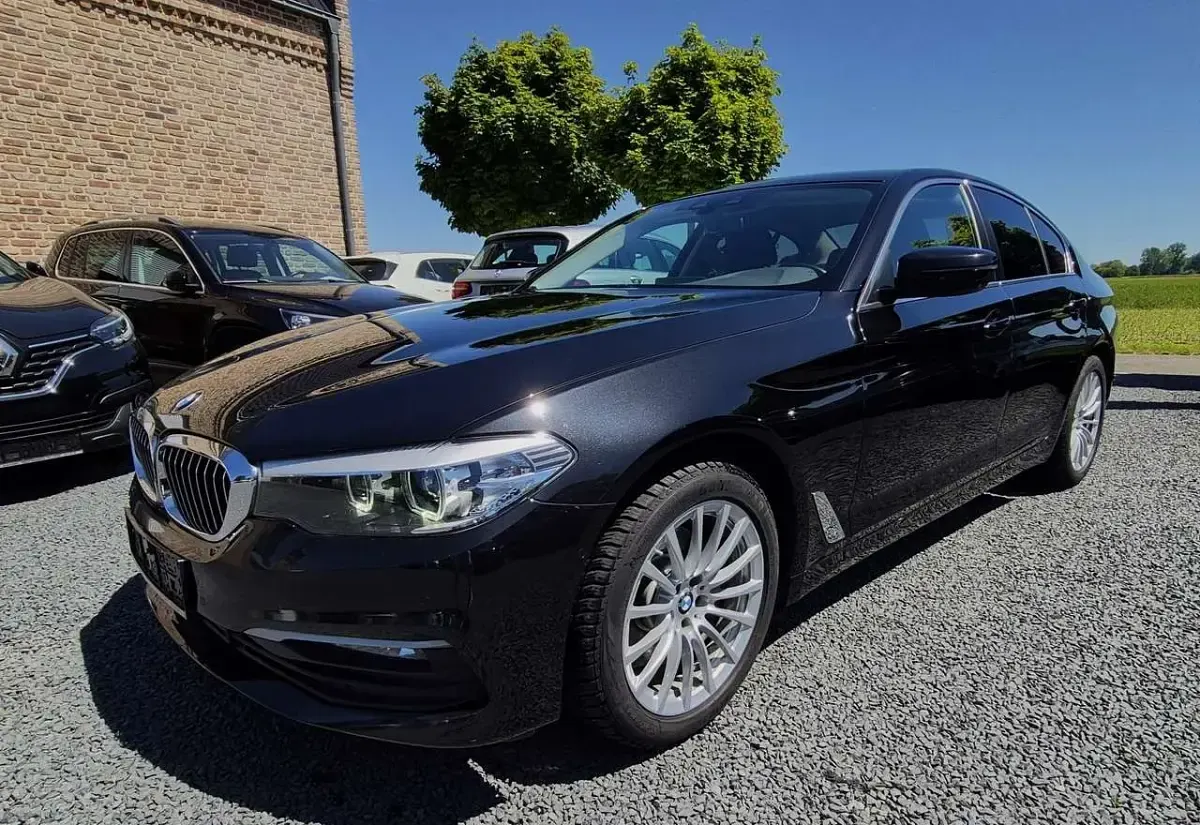 Gebraucht BMW 520 Performance 190 PS (139 kW) 2019 Black sapphire metallic Limousine