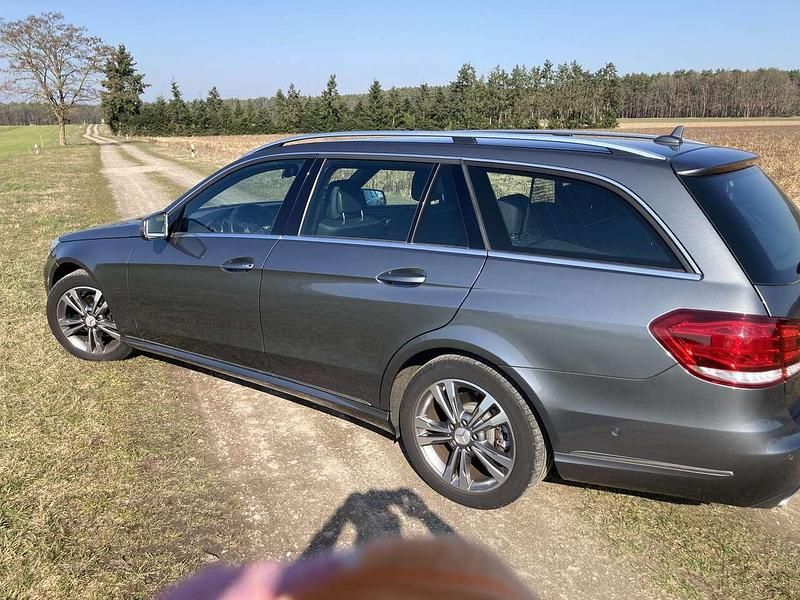 Gebraucht Mercedes E220 170 PS (125 kW) 2016 Grau Kombi