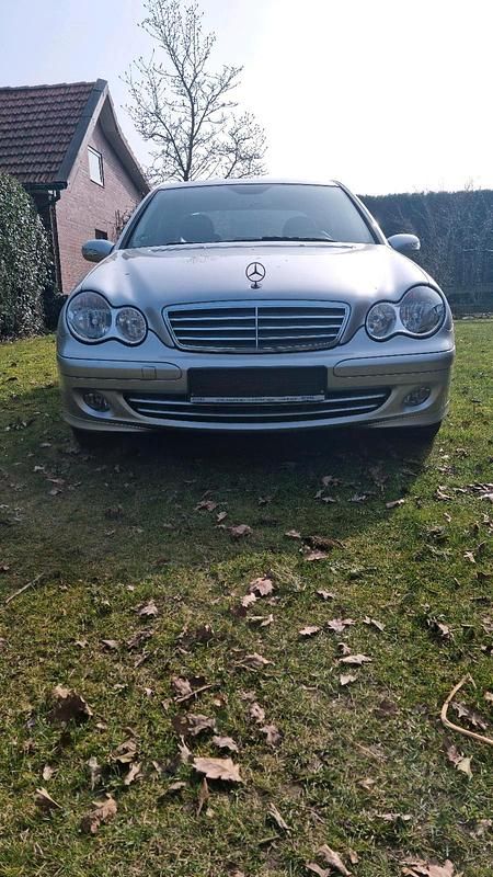 Gebraucht Mercedes C180 143 PS (105 kW) 2005 Silber Limousine