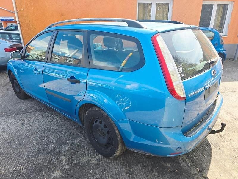 Second-hand Ford Focus 109 CP (80 kW) 2011 Albastru Berlinǎ