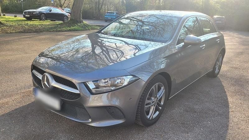 Gebraucht Mercedes A180 116 PS (85 kW) 2018 Silber Limousine
