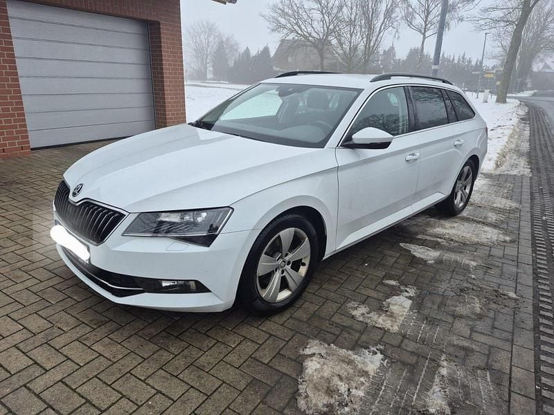 Gebraucht Skoda Superb 150 PS (110 kW) 2016 Weiß Kombi