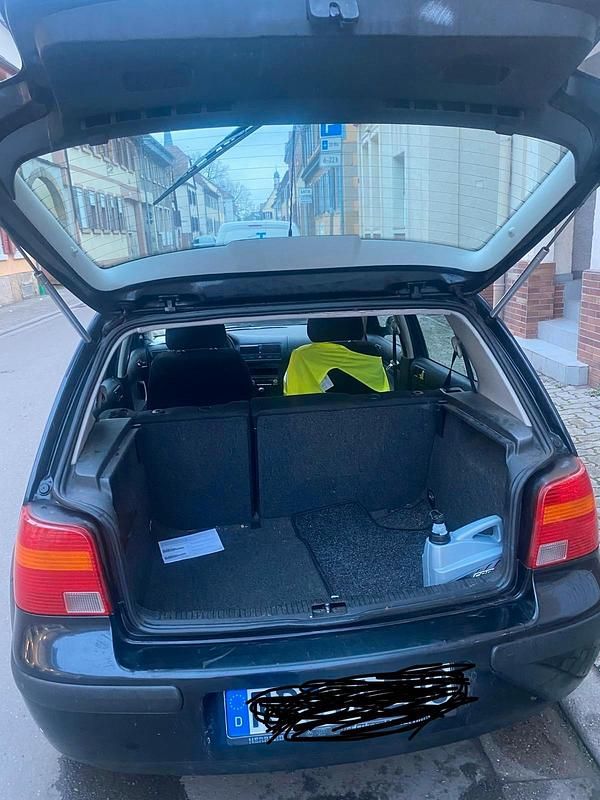 Gebraucht VW Golf IV 68 PS (50 kW) 2001 Schwarz Kleinwagen