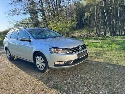 Second-hand VW Passat 140 CP (102 kW) 2011 Argintiu Berlinǎ