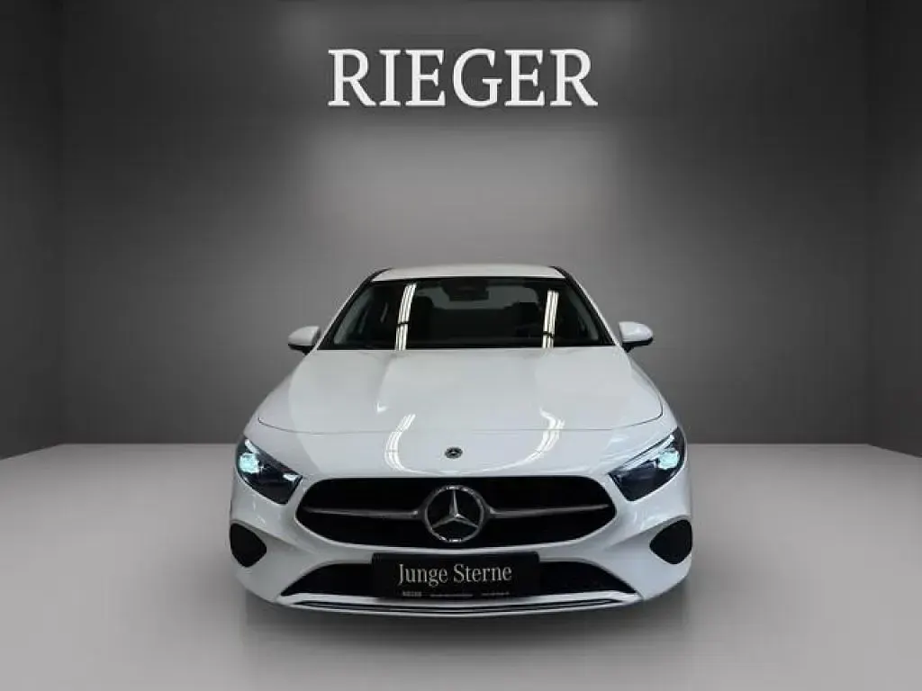 Gebraucht Mercedes A200 Progressive 163 PS (119 kW) 2025 Unilack polarweiß Limousine