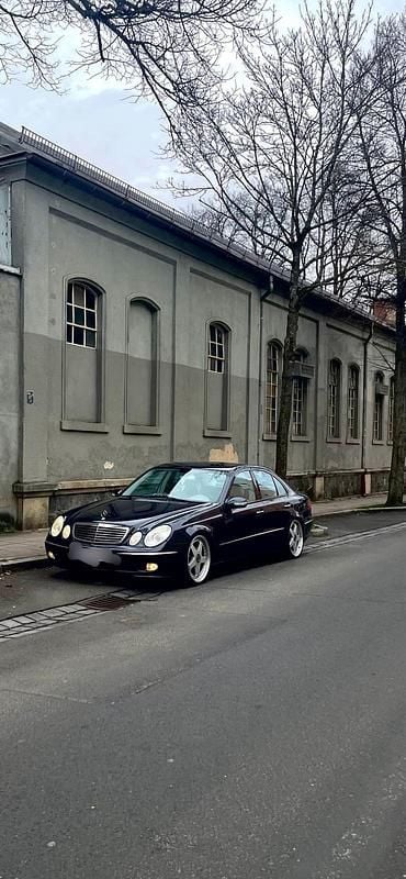 Blau Gebraucht 2003 Mercedes E500 Avantgarde Limousine | 6.500 € (Fairer Preis) - Bild 1/4