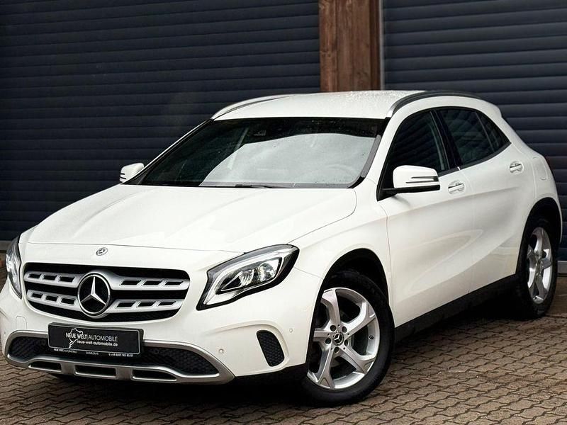Weiß Gebraucht 2018 Mercedes GLA200 Sport SUV | 19.999 € (Fairer Preis) - Bild 1/4