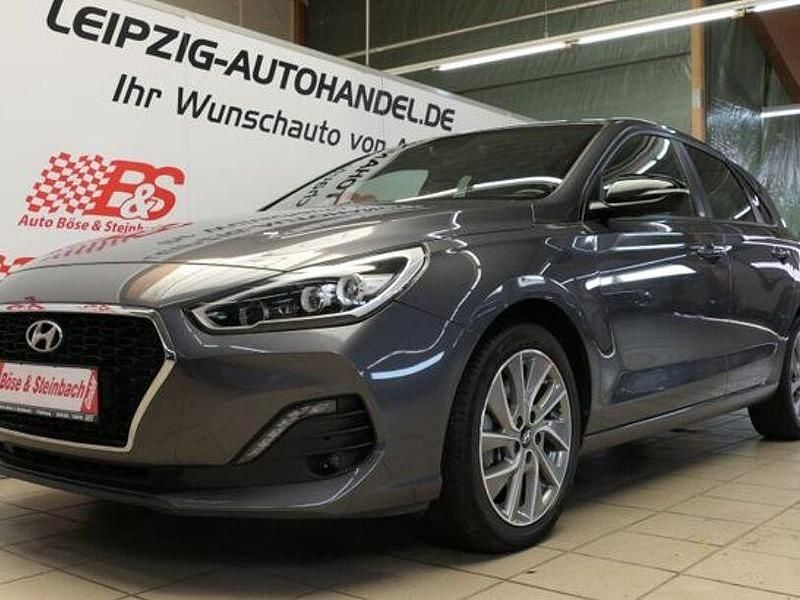 Gebraucht Hyundai i30 Passion Plus 120 PS (88 kW) 2018 Grau Limousine