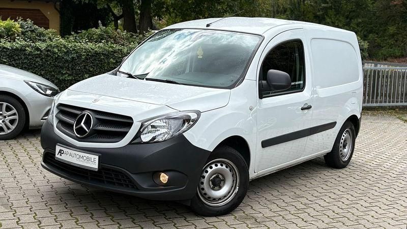 Weiß Gebraucht 2020 Mercedes Citan 109 Van / Kleinbus | 13.950 € (Fairer Preis) - Bild 1/4