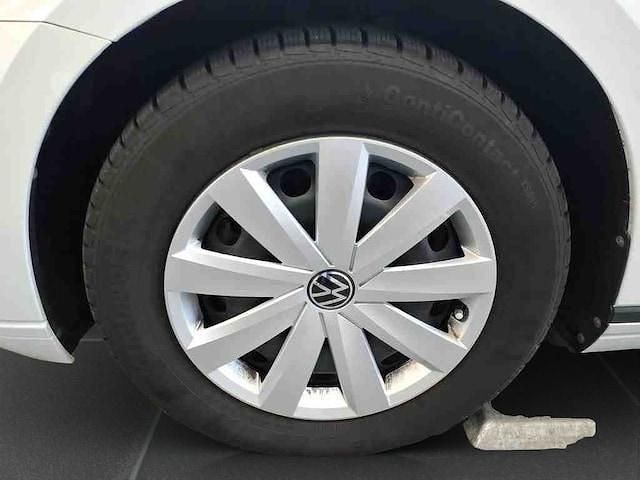 Gebraucht VW Passat Conceptline 150 PS (110 kW) 2023 Gletscherweiß metallic (metallic) Kombi