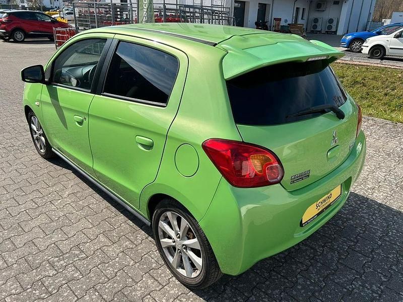 Gebraucht Mitsubishi Space Star 80 PS (58 kW) 2013 Grün Van / Kleinbus