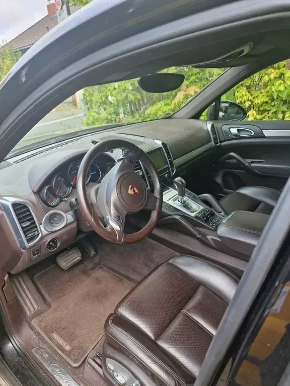 Second-hand Porsche Cayenne 245 CP (180 kW) 2011 Negru SUV