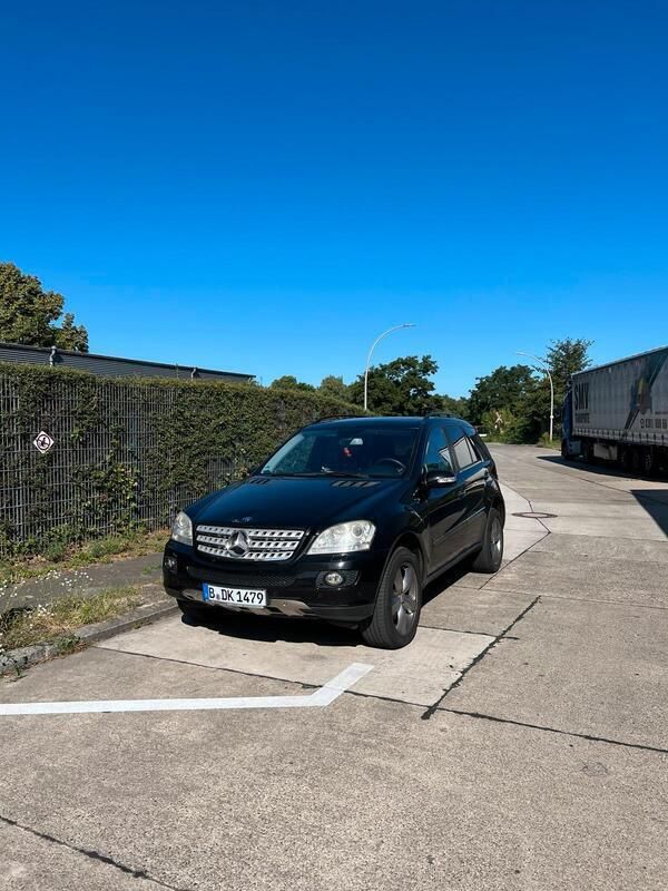 Schwarz Gebraucht 2007 Mercedes ML320 SUV | 5.499 € - Bild 1/4