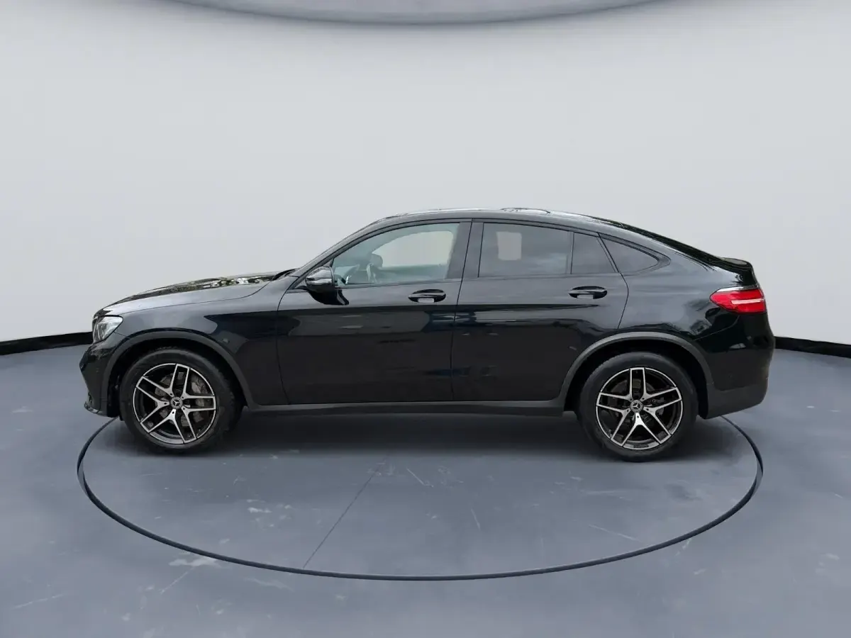 Gebraucht Mercedes GLC250 AMG line 211 PS (155 kW) 2019 Obsidianschwarz SUV