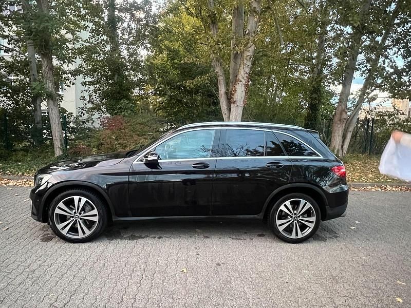Schwarz Gebraucht 2018 Mercedes GLC220 SUV | 18.700 € (Guter Preis) - Bild 1/4