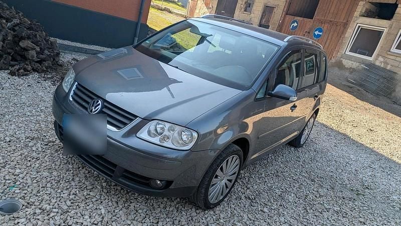 Grau Gebraucht 2004 VW Touran Van / Kleinbus | 2.490 € (Fairer Preis) - Bild 1/4