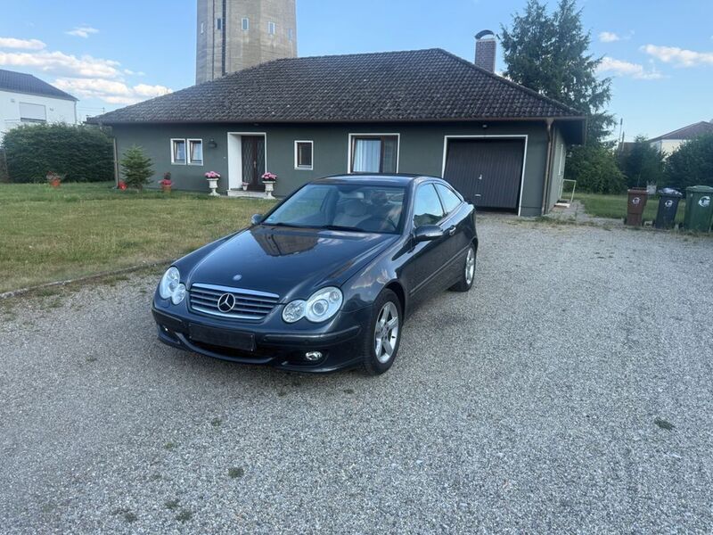Grau Gebraucht 2006 Mercedes C220 Coupé | 3.799 € (Fairer Preis) - Bild 1/4