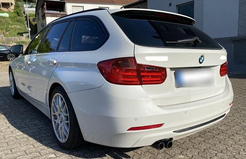 Gebraucht BMW 330 Sport Line 258 PS (189 kW) 2012 Weiß Kombi
