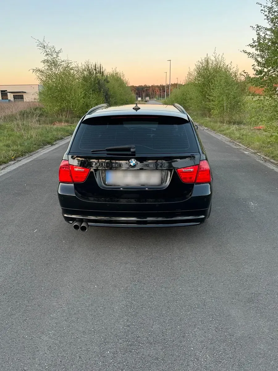 Gebraucht BMW 325 204 PS (150 kW) 2010 Schwarz Kombi