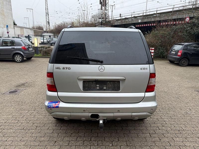 Gebraucht Mercedes ML270 163 PS (119 kW) 2003 Silber SUV