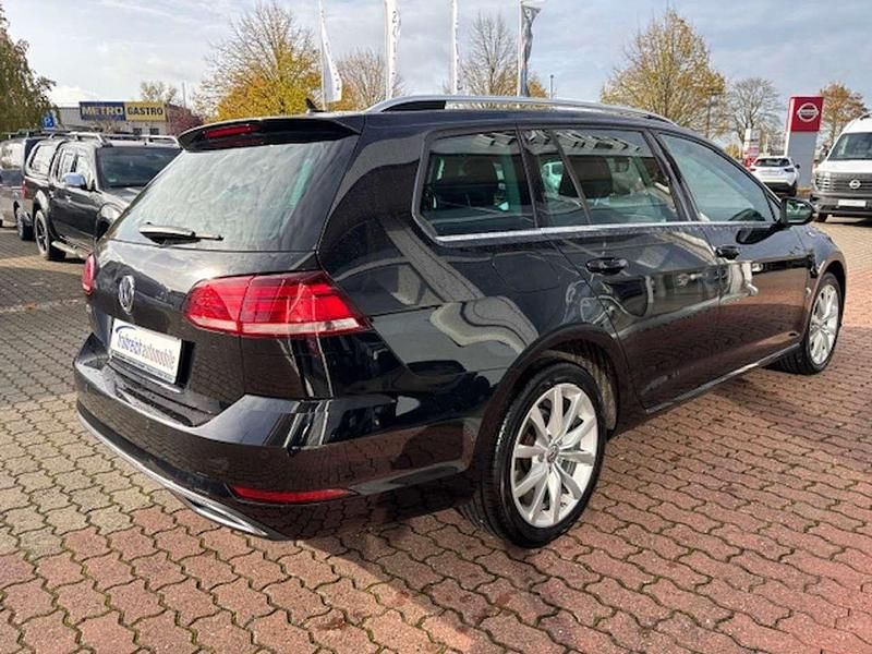 Gebraucht VW Golf VII Highline 150 PS (110 kW) 2019 Deep black Kombi