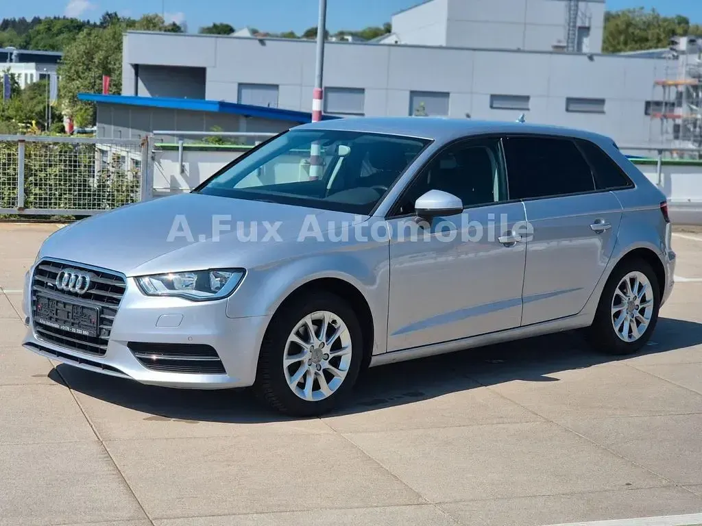 Używany Audi A3 Attraction 110 KM (80 kW) 2014 Srebrny Sedan/Limuzyna