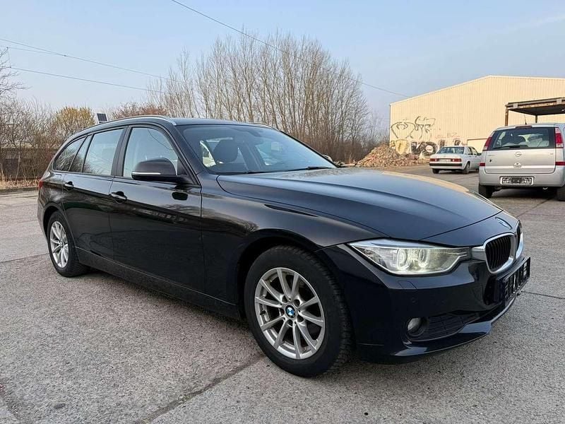 Gebraucht BMW 318 143 PS (105 kW) 2014 Black sapphire metallic Kombi