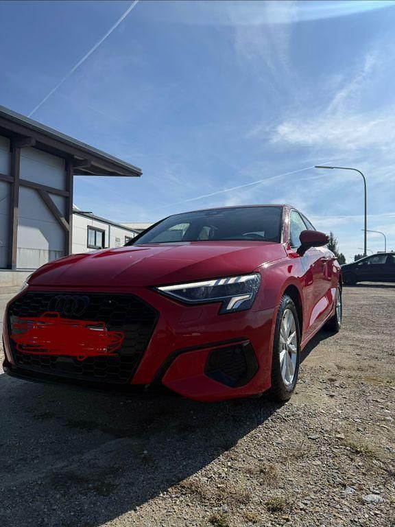 Gebraucht Audi A3 Ambiente 150 PS (110 kW) 2021 Rot Limousine