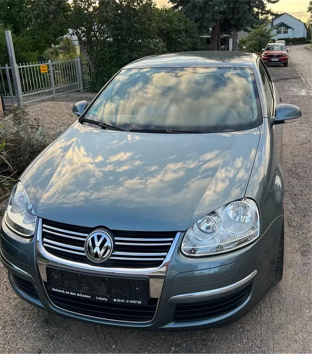 Gebraucht VW Jetta 115 PS (84 kW) 2006 Grau Limousine