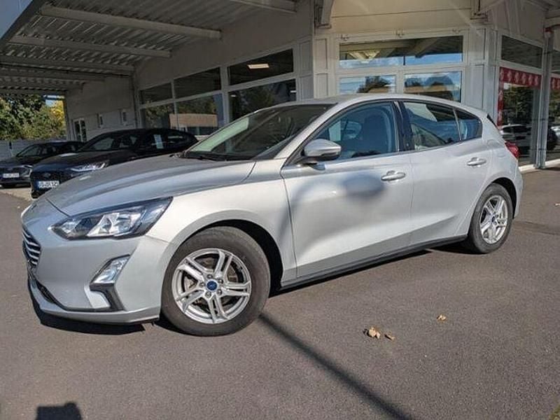 Silber, polarsilbermetallic Gebraucht 2022 Ford Focus Cool & Connect Limousine | 17.975 € (Superpreis) - Bild 1/4