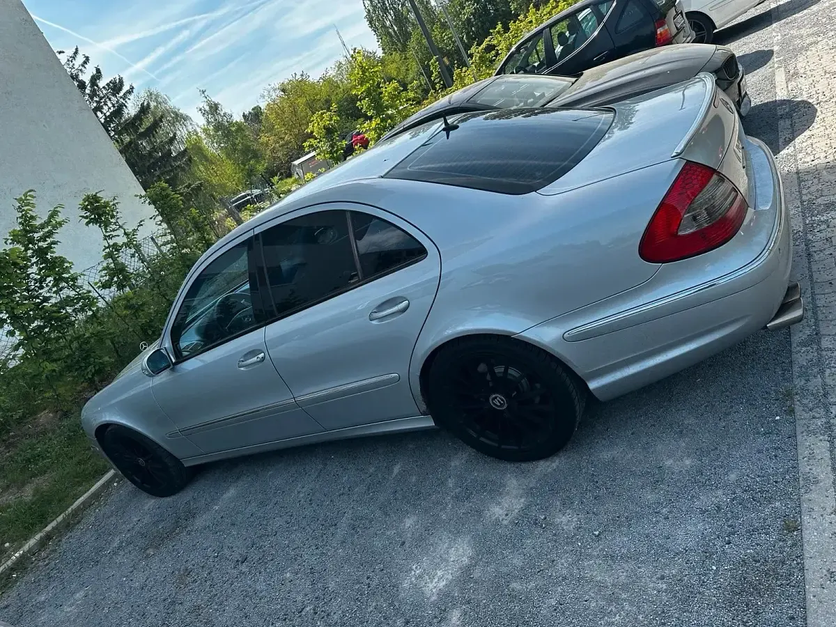 Brugt Mercedes E500 306 HK (225 kW) 2003 Sølv Sedan