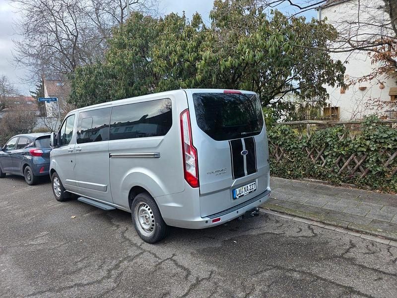 Gebraucht Ford Tourneo Titanium 155 PS (114 kW) 2014 Silber Van / Kleinbus