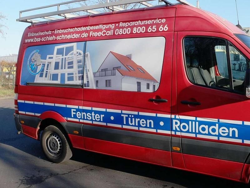 Second-hand Mercedes Sprinter 163 CP (119 kW) 2011 Roșu Van