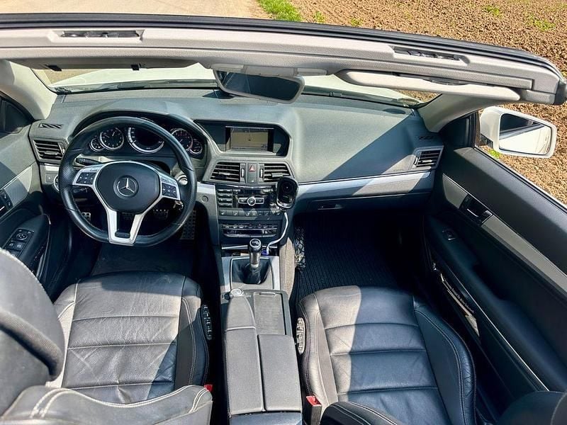 Gebraucht Mercedes E200 AMG 184 PS (135 kW) 2012 Weiß Cabrio