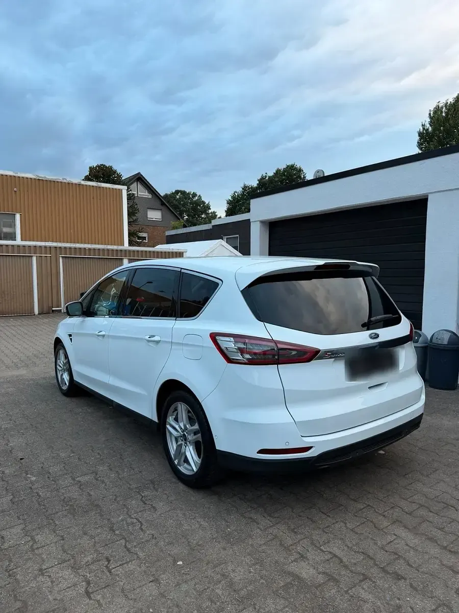 Gebraucht Ford S-MAX Titanium 150 PS (110 kW) 2019 Weiß Van / Kleinbus