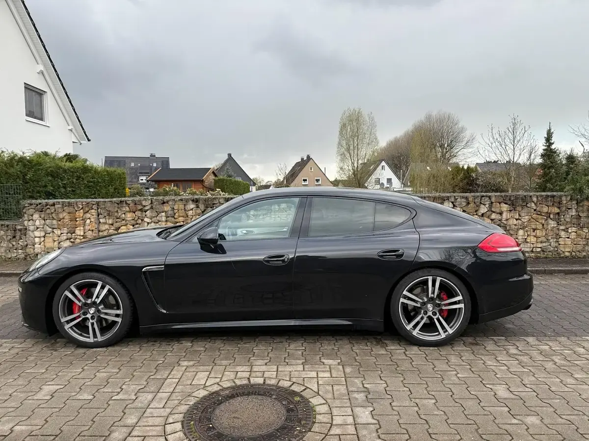 Second-hand Porsche Panamera 250 CP (183 kW) 2013 Negru Hatchback