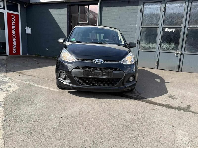 Gebraucht Hyundai i10 67 PS (49 kW) 2014 Schwarz Kleinwagen