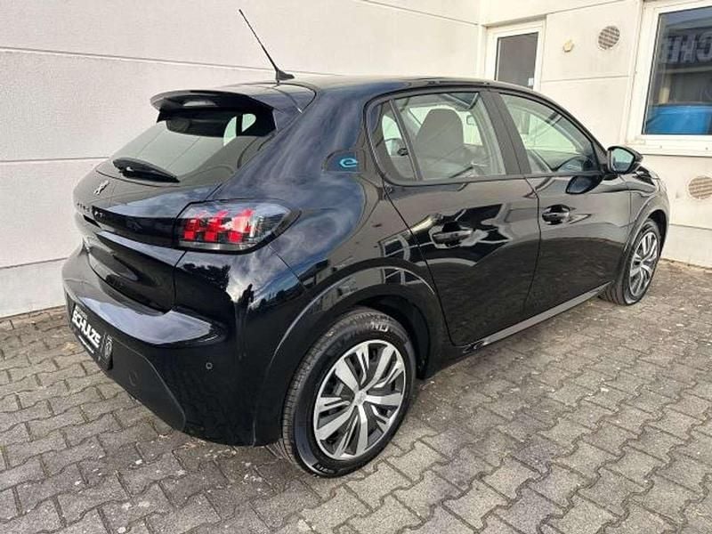 Gebraucht Peugeot e-208 Active 100 kW (136 PS) 2022 Schwarz Kleinwagen