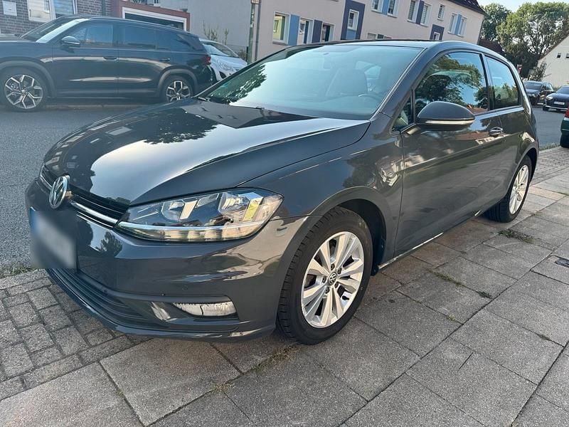Grau Gebraucht 2018 VW Golf VII Kombi | 8.299 € (Superpreis) - Bild 1/4