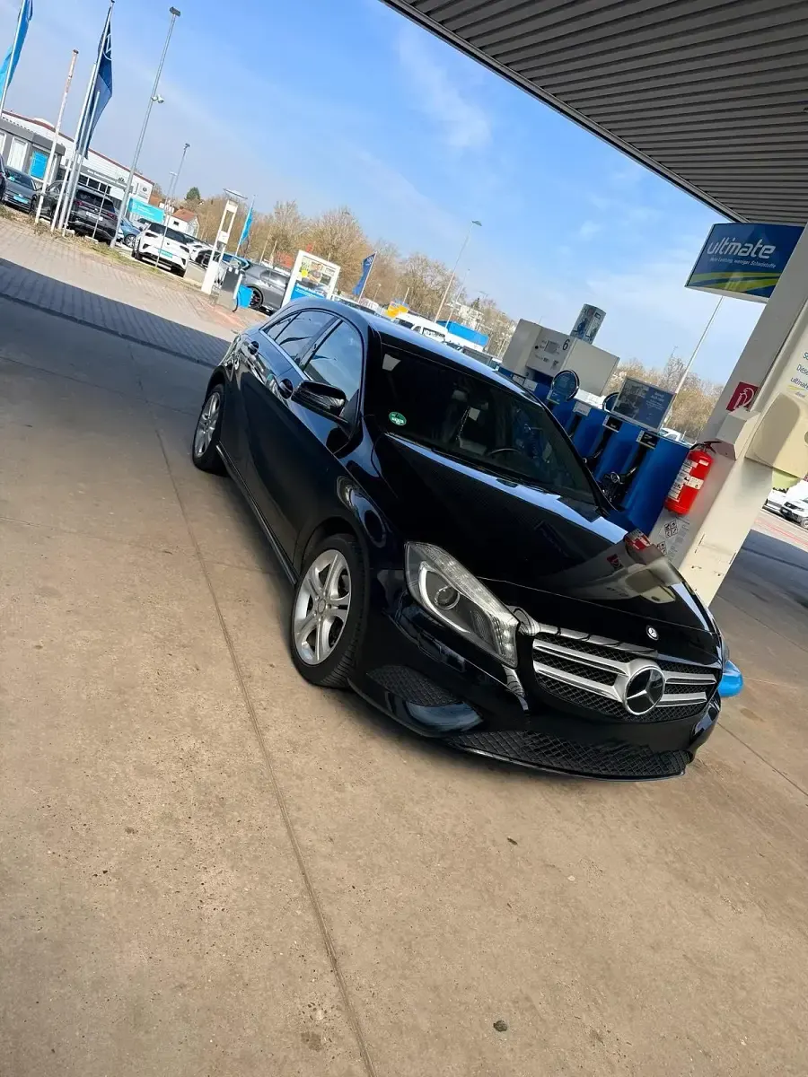 Gebraucht Mercedes A180 122 PS (89 kW) 2012 Schwarz Kombi