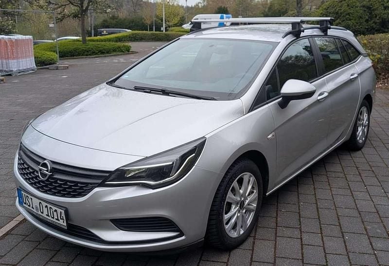 Używany Opel Astra Dynamic 105 KM (77 kW) 2016 Srebrny Kombi