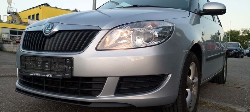 Silber Gebraucht 2011 Skoda Fabia Active Kombi | 3.499 € (Fairer Preis) - Bild 1/4