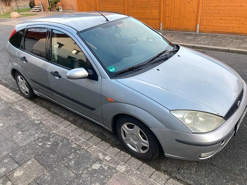 Gebraucht Ford Focus 114 PS (83 kW) 2002 Silber Kleinwagen