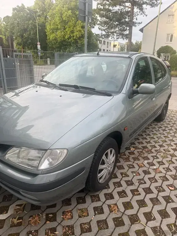 Gebraucht Renault Mégane 75 PS (55 kW) 1998 Grau Limousine